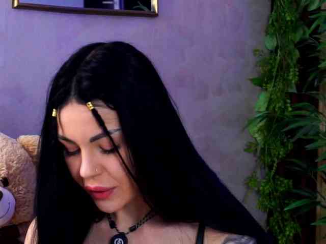 Model: NaomyFlame