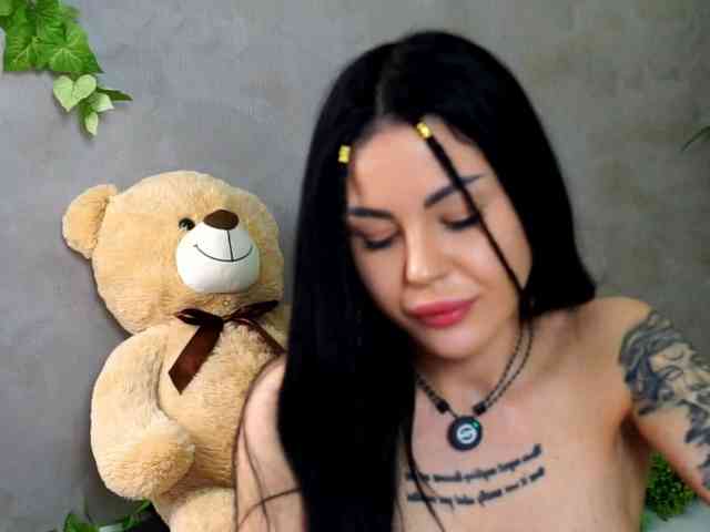 NaomyFlame webcam