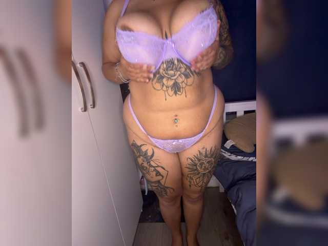Lilylou05 live cam on BongaCams