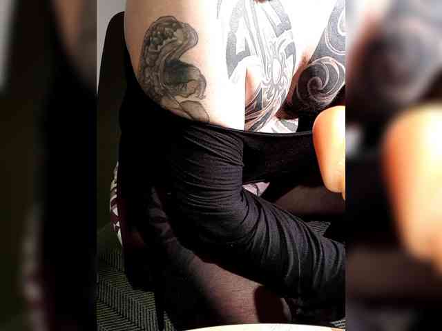 Rayheyhey123 Live Webcam on BongaCams
