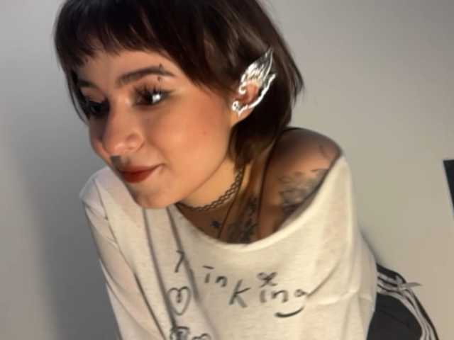 ShuPiela, en directo ahora en BongaCams