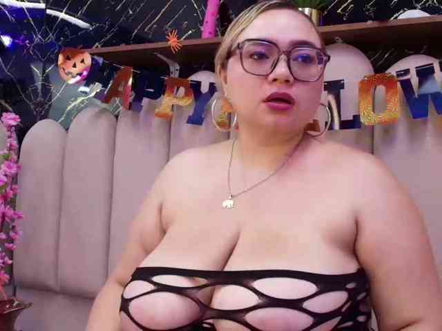 live chat online Amber-miller1