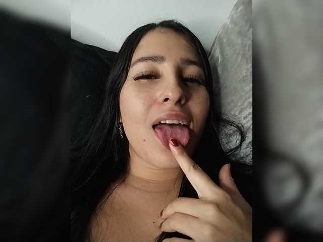 le modèle VelvetParis est en webcam porno dans un show sur le site bongacams, il possède les tags suivants: Latino/Hispanic,Brunette,Shaved