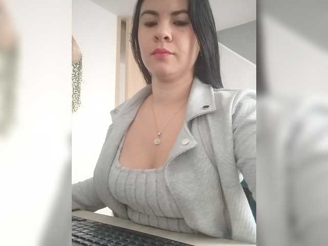 le modèle Paolitha25 est en webcam porno dans un show sur le site bongacams, il possède les tags suivants: Latino/Hispanic,Brunette,Shaved