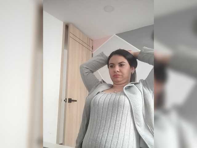 le modèle Paolitha25 est en webcam porno dans un show sur le site bongacams, il possède les tags suivants: Latino/Hispanic,Brunette,Shaved