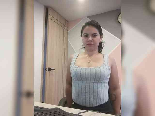 Paolitha25 webcam