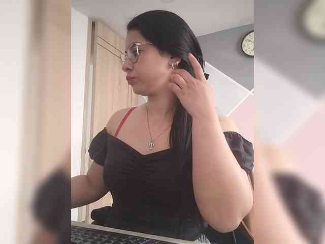 Paolitha25 webcam