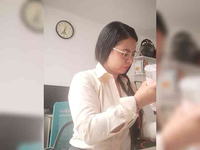 Paolitha25 webcam