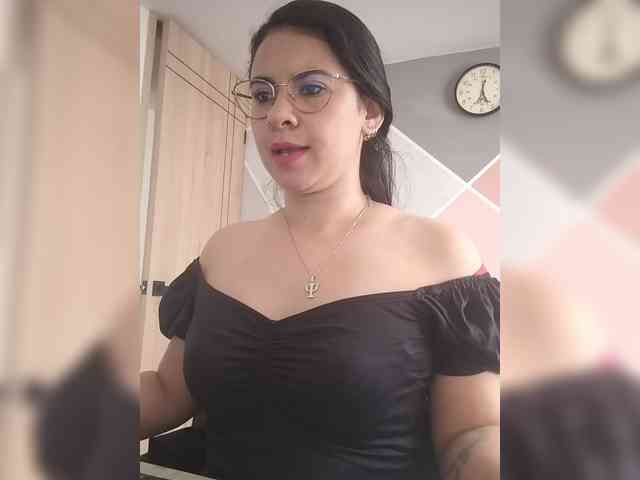 Paolitha25 webcam