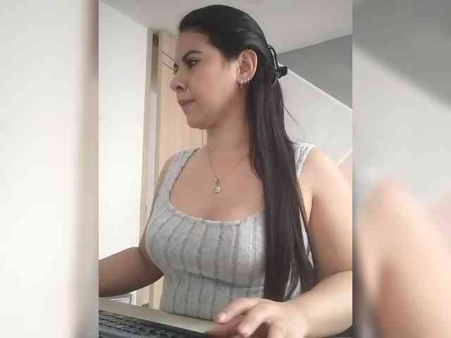 Paolitha25 webcam
