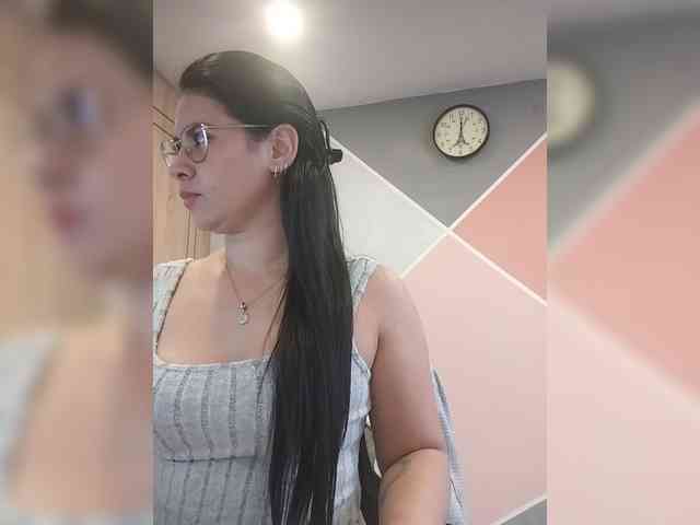 Paolitha25 webcam