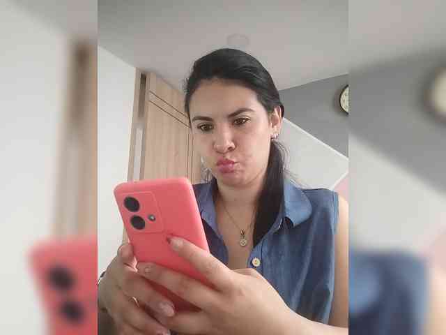 Paolitha25 webcam