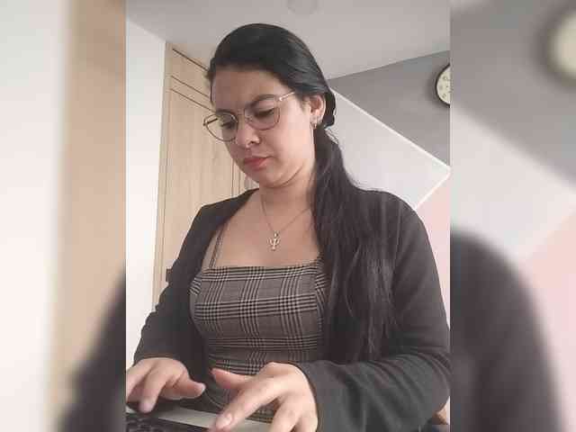Paolitha25 webcam