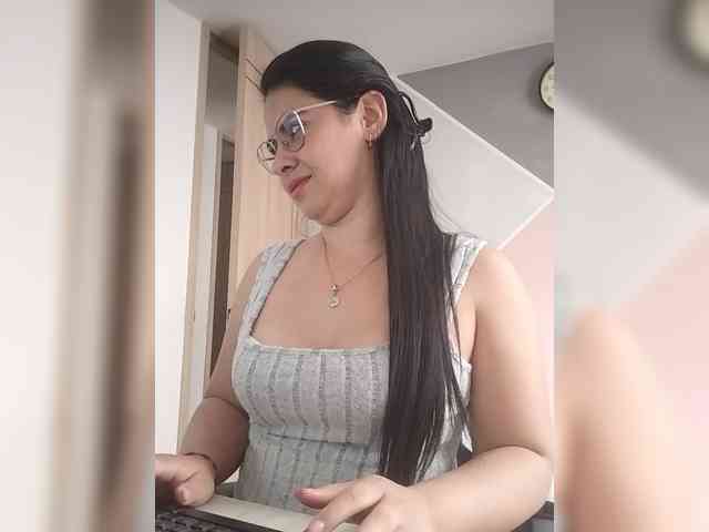 Paolitha25 webcam