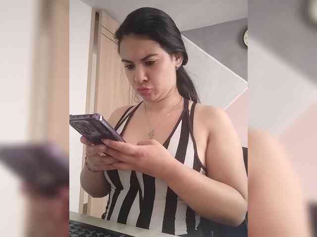 Paolitha25 webcam