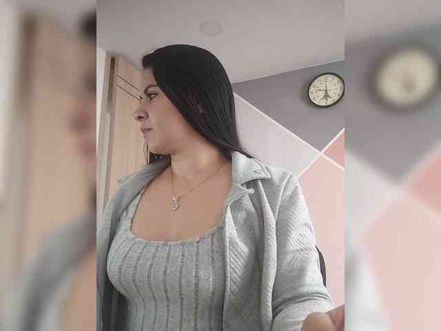 Paolitha25 webcam