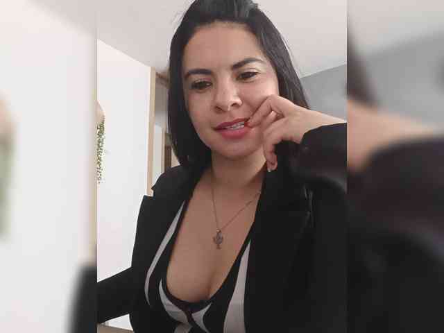 Paolitha25 webcam