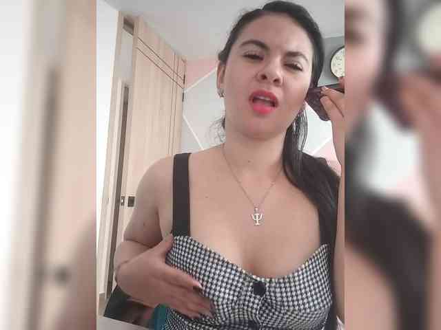 Paolitha25 webcam