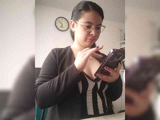 Paolitha25 webcam