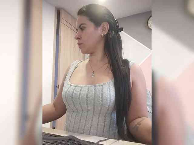 Paolitha25 webcam