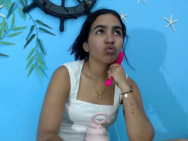 skinnysofia18 live cam on BongaCams