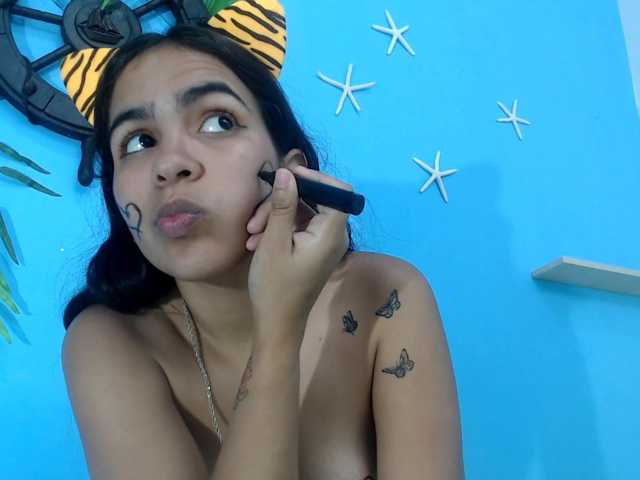 skinnysofia18 live cam on BongaCams