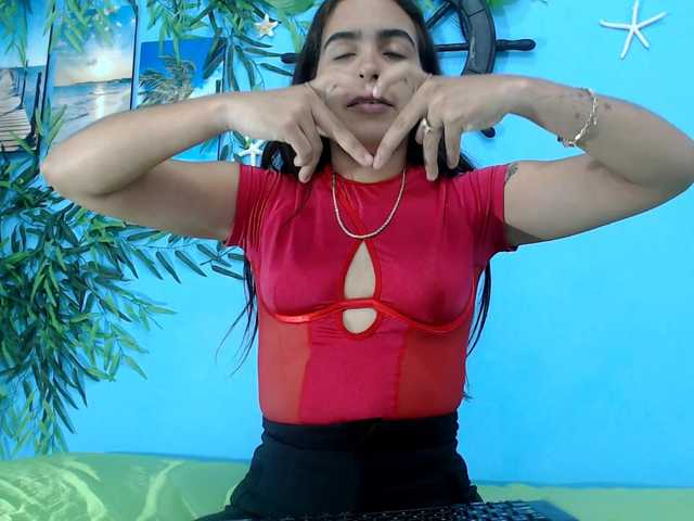 skinnysofia18 live cam on BongaCams