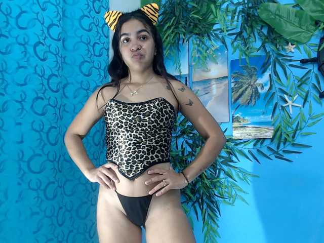 skinnysofia18 live cam on BongaCams