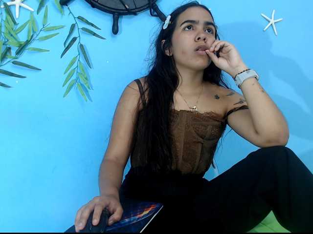 skinnysofia18 live cam on BongaCams