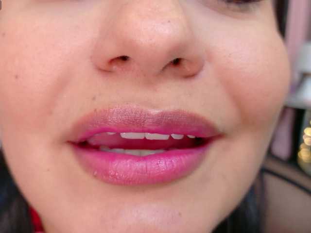 AlmaaRose live cam on BongaCams