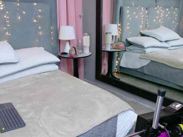 AlmaaRose webcam