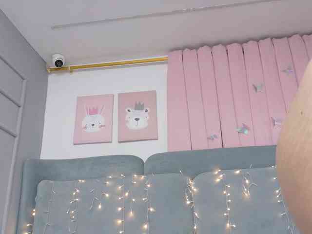AlmaaRose webcam