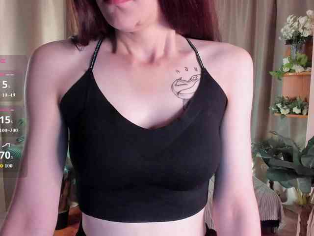 AishaDark webcam
