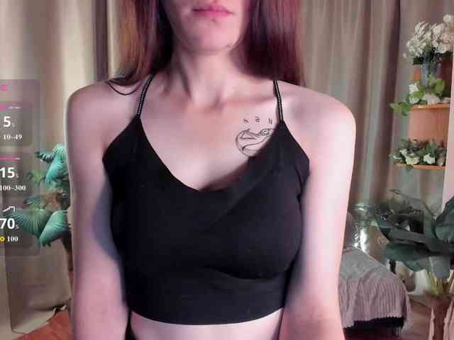 AishaDark webcam