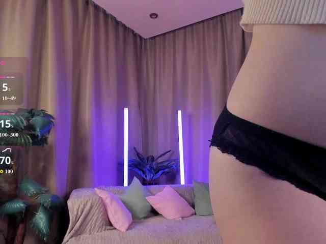 AishaDark webcam