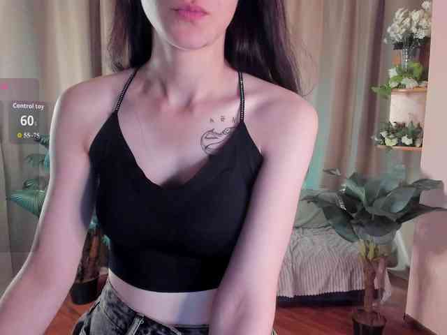 AishaDark webcam