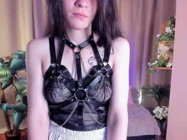 AishaDark webcam