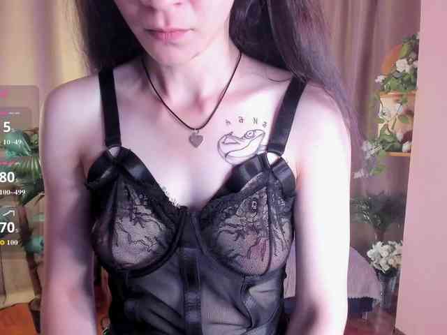 AishaDark webcam