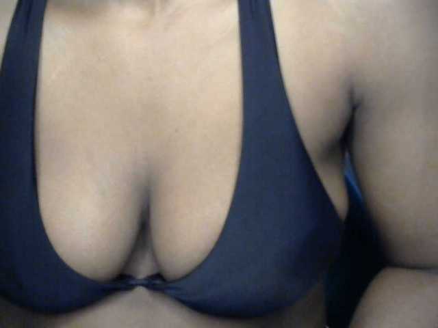 Drippypussy07 — live female cam