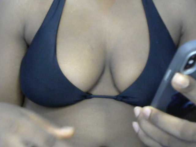 Drippypussy07 — live female cam