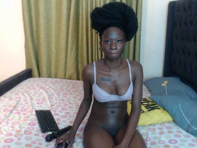 Kiara-Mia live cam on BongaCams