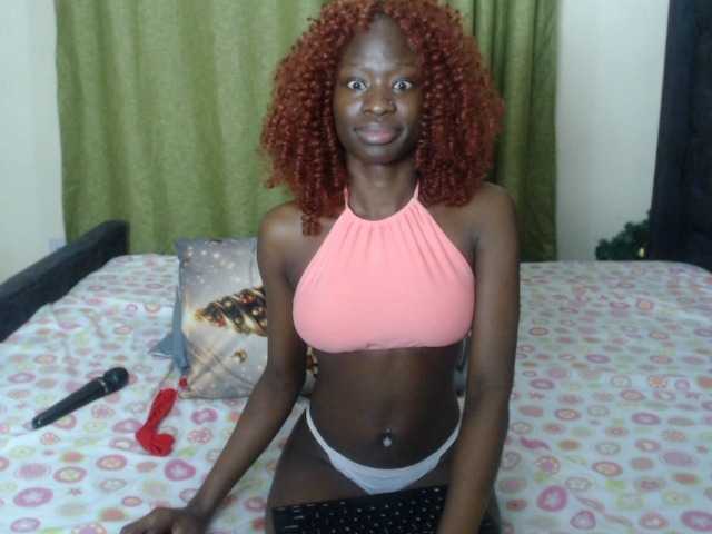 Kiara-Mia live cam on BongaCams