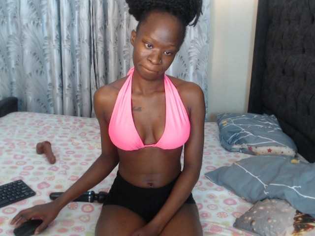 Kiara-Mia live cam on BongaCams