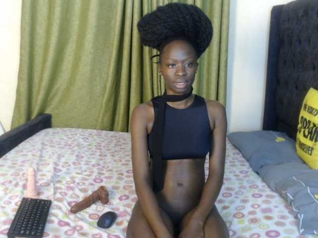 Kiara-Mia live cam on BongaCams