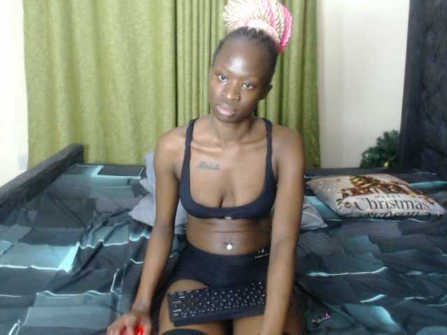 Kiara-Mia live cam on BongaCams