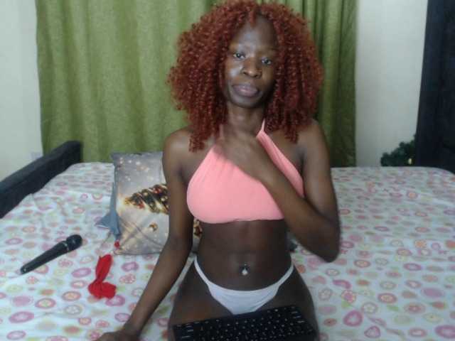 Kiara-Mia live cam on BongaCams