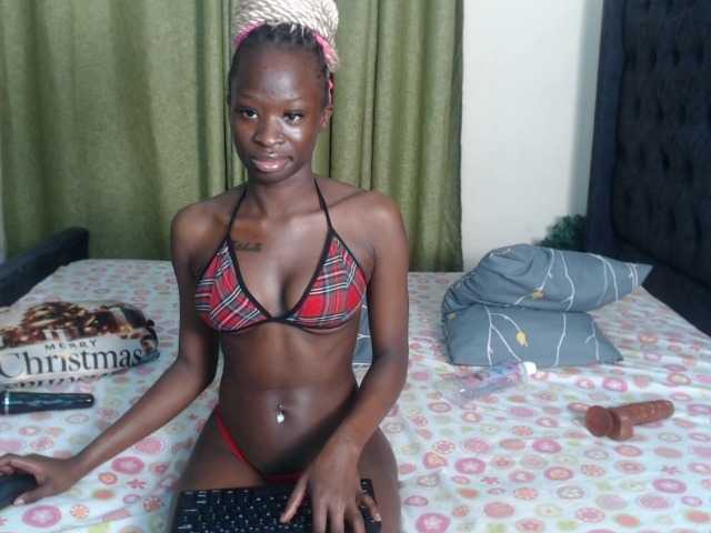 Kiara-Mia live cam on BongaCams