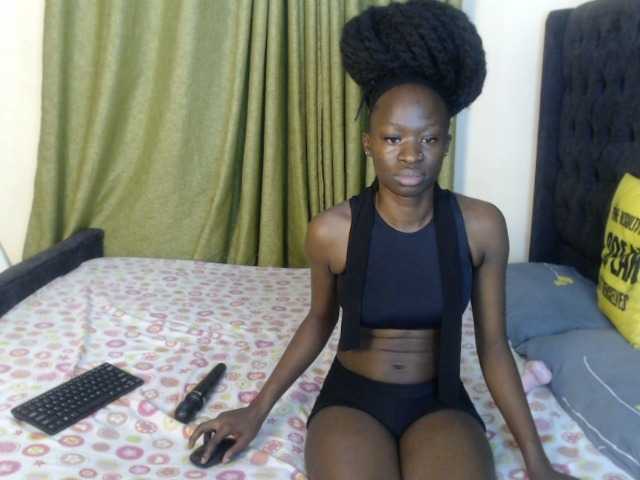 Kiara-Mia live cam on BongaCams
