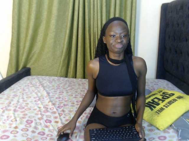 Kiara-Mia live cam on BongaCams