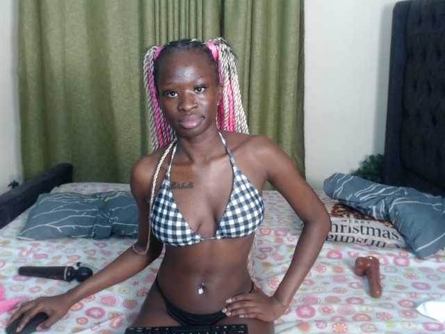 Kiara-Mia live cam on BongaCams